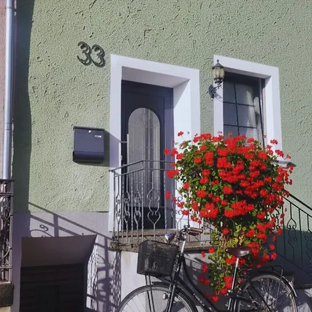 Kleines Stadthaus-komfort בית נופש